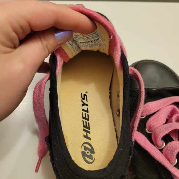 Heeleys Kids Black Pink Sneakers - Picture 10 of 11
